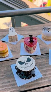 A little spooky, a lot sweet!🎃🍰 @leparfaitparis at Sky Deck is serving up Halloween treats that are almost too cute to eat! Stop by Parfait Paris at Del Mar Highlands and get into the Halloween spirit, one sweet treat at a time!🕸️🍬

#delmarhighlands #parfaitparis #halloween #delmareats #skydeckdelmar